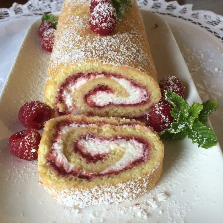 Hungarian Berry-Cream Roulade (Malna Piskotatekercs) - The Hungary Soul