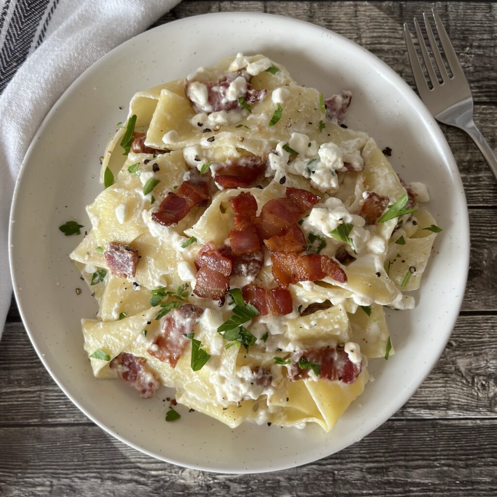 Hungarian Cottage Cheese Noodles with Bacon (Túrós Csusza) - The ...