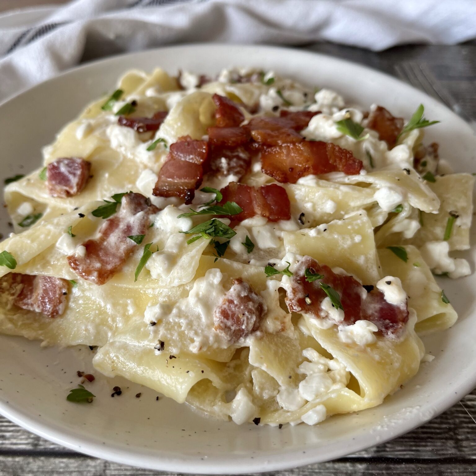 Hungarian Cottage Cheese Noodles with Bacon (Túrós Csusza) - The ...