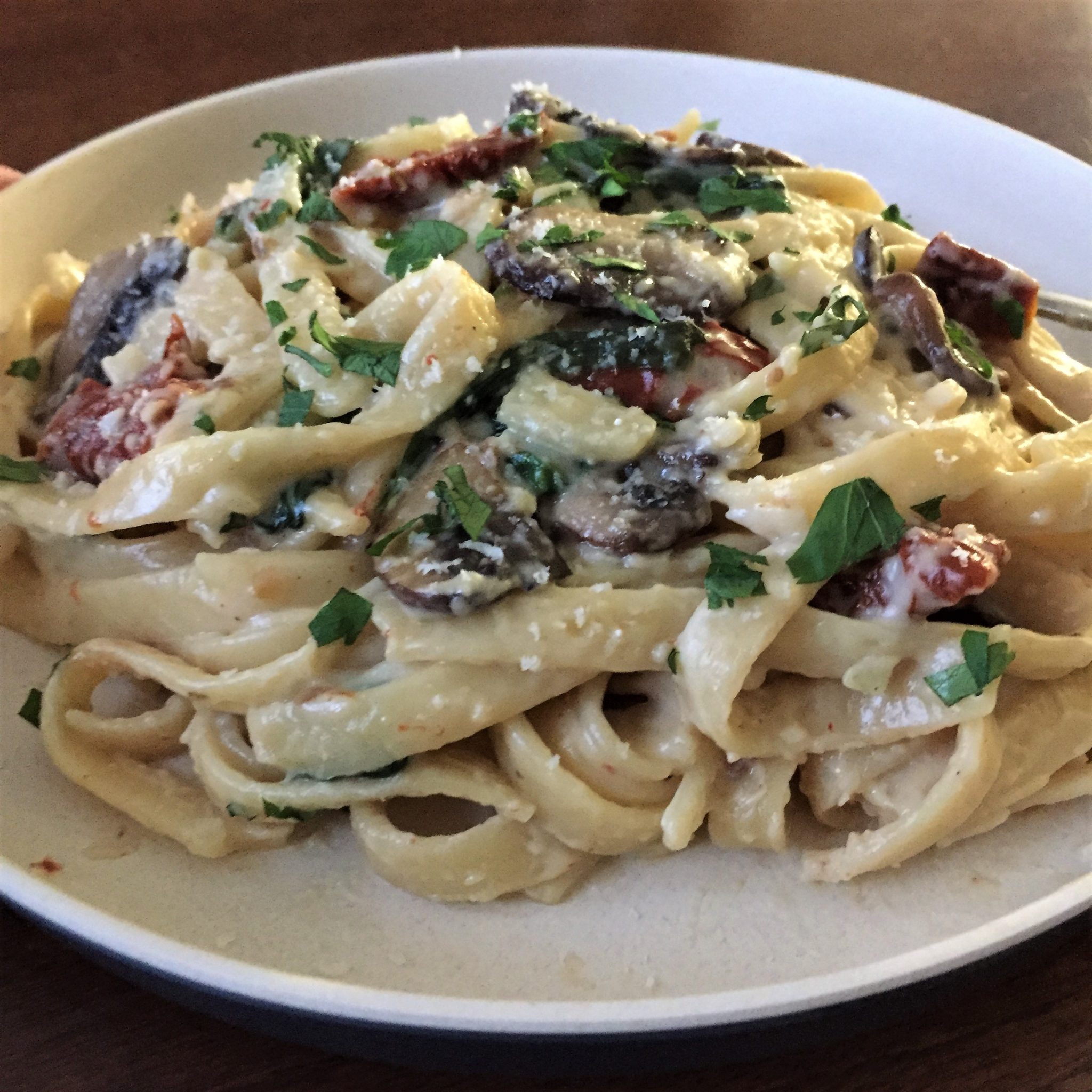 Easy Fettuccine With Spinach And Mushroom Alfredo Sauce The Hungary Soul 1469