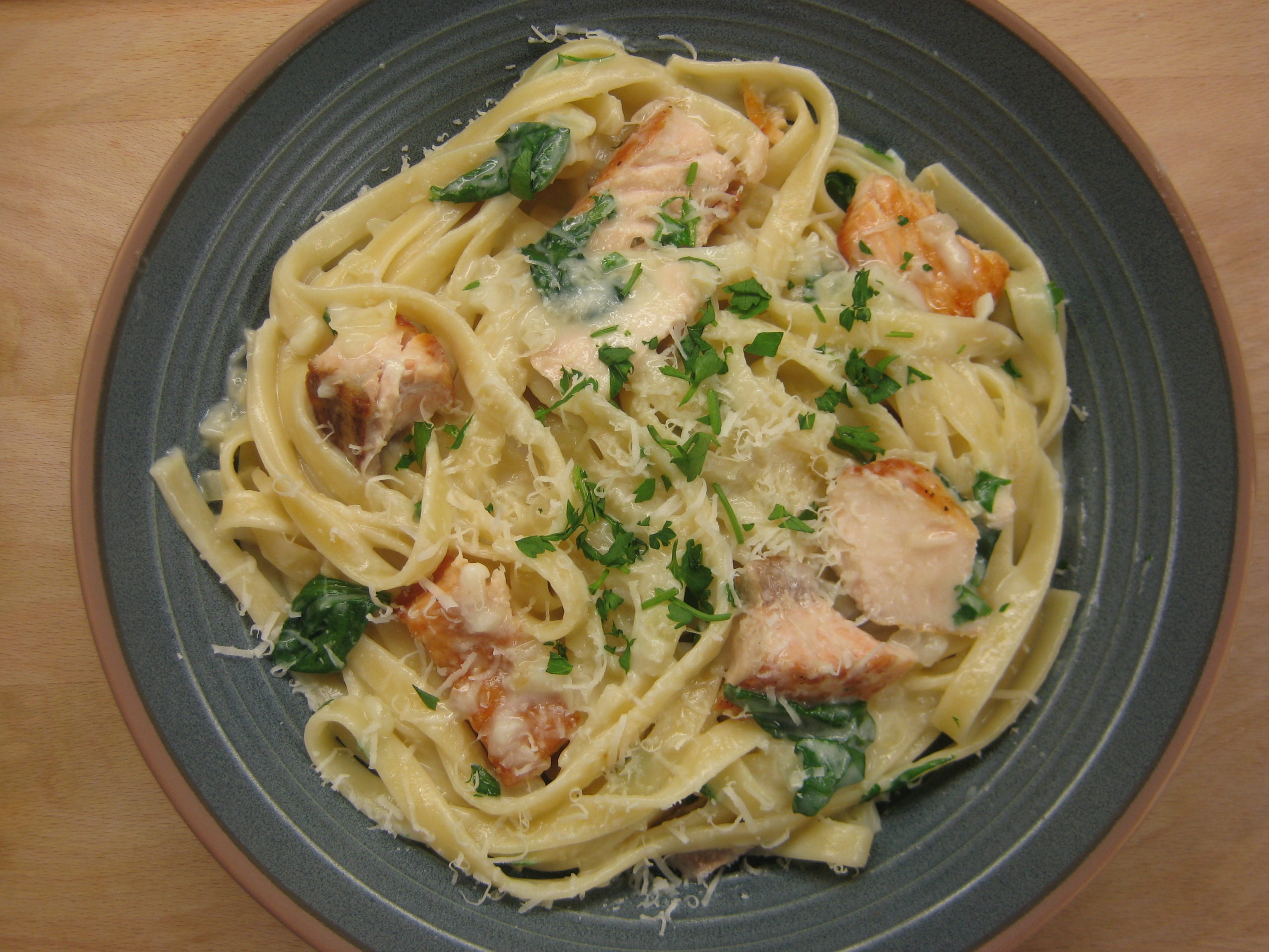 Light Fettuccine Alfredo With Salmon And Spinach The Hungary Soul 9305