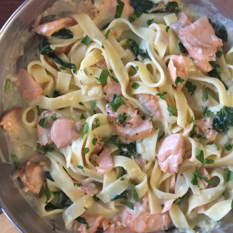 Light Fettuccine Alfredo With Salmon And Spinach The Hungary Soul 9433