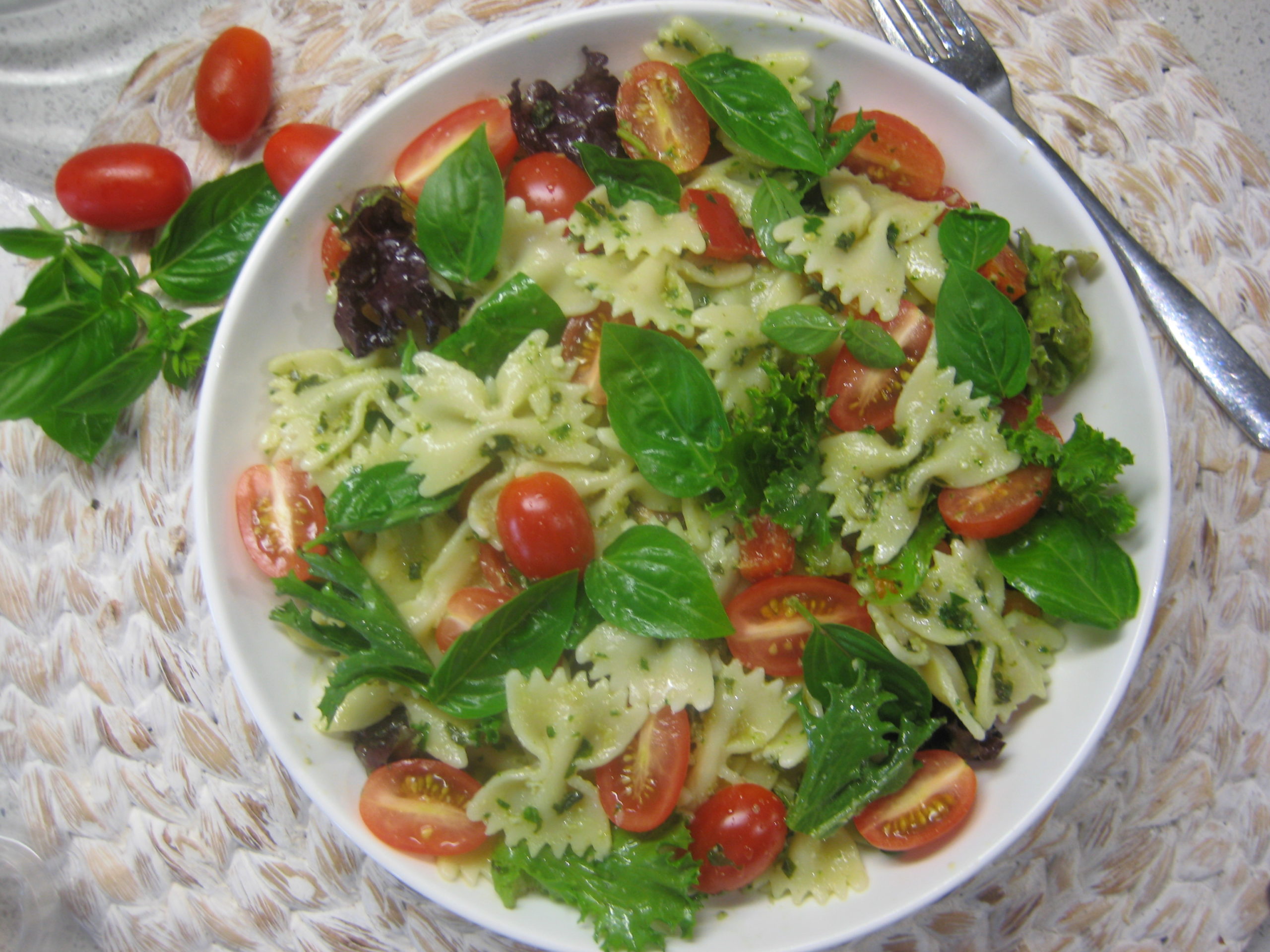 Easy Summer Pesto Pasta Salad - The Hungary Soul