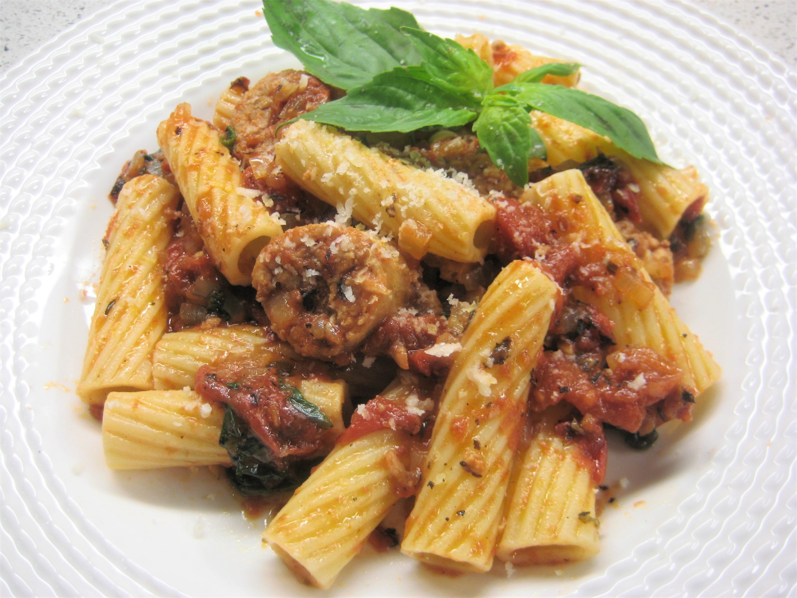 Easy Roasted Tomato and Spinach Pasta with Spicy Italian Sausage - The