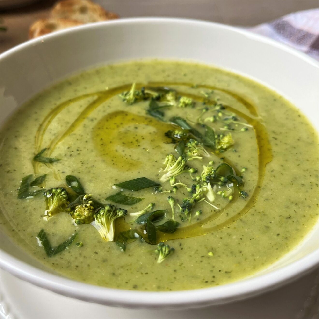 Light Creamy Leek And Broccoli Soup - The Hungary Soul