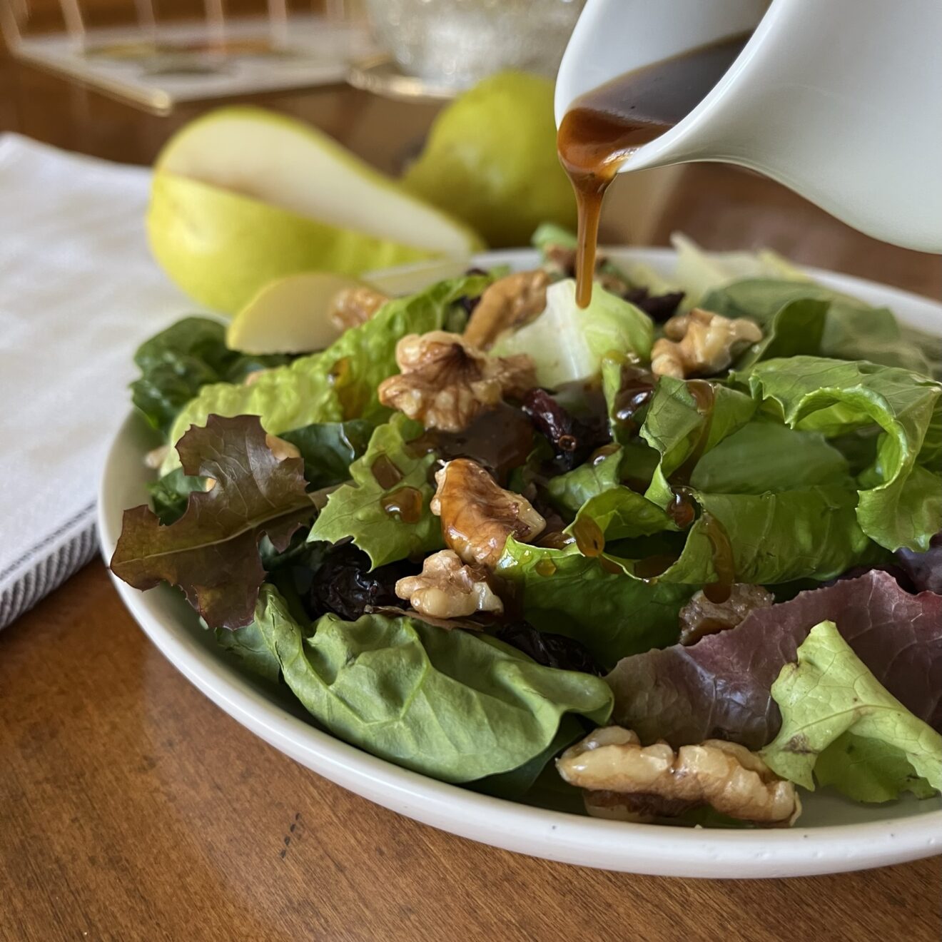 Pear Balsamic Salad With Goat Cheese And Honey Glazed Walnuts The Hungary Soul 7781